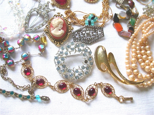 Wholesale Costume Jewelry Pallets, Fashion Jewelry, Jewelry Overstock  Liquidation Closeouts